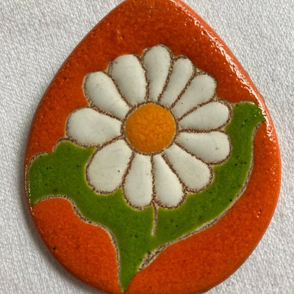 Handmade 70's Ceramic Daisy Pendant - Picture 1 of 6